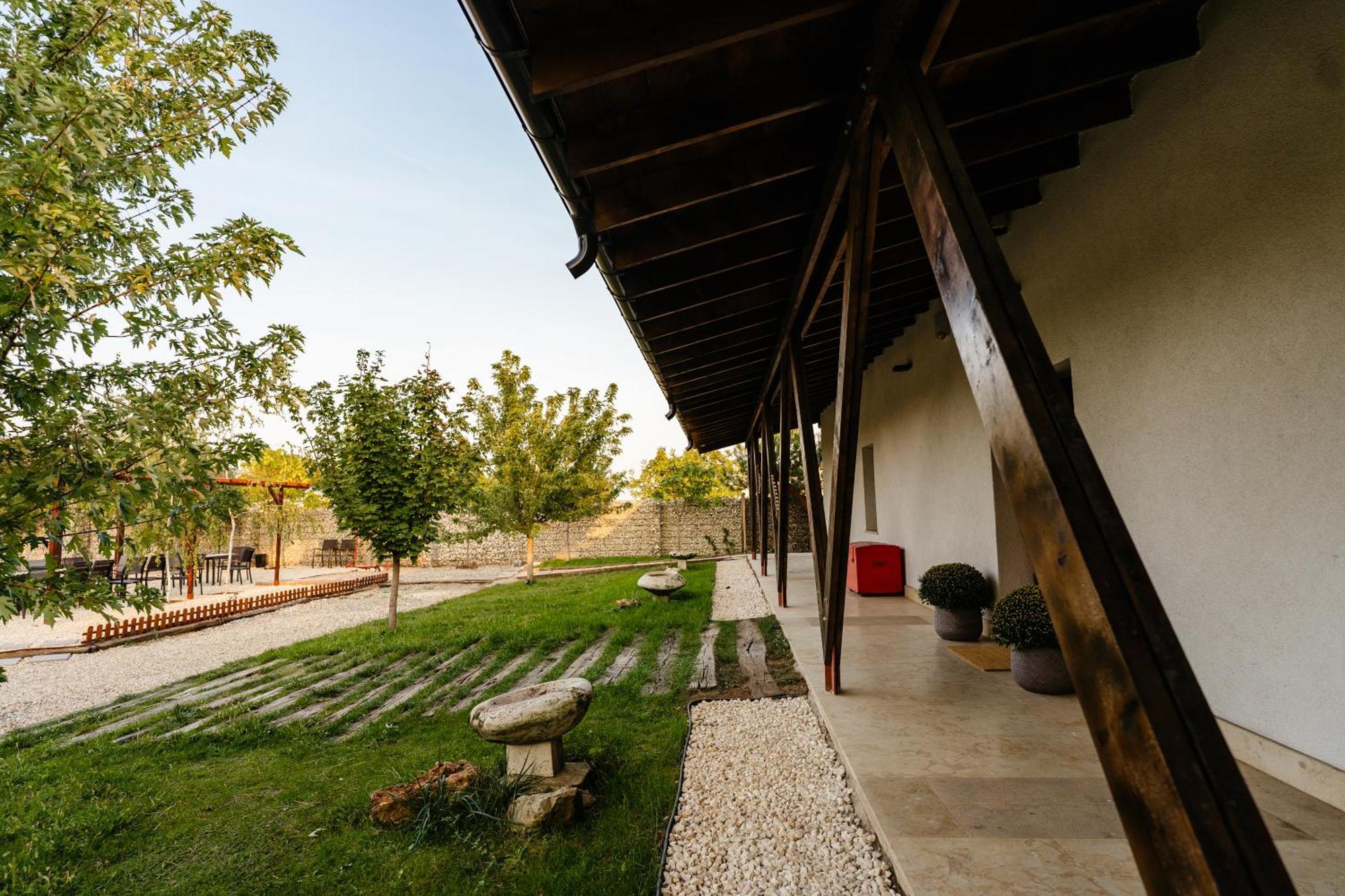 The Tribe Alpaca Retreat Hotel Branesti Exterior photo